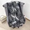 Lenço Estampado com Padrão Retrô Artístico para Mulheres, Estilo Coreano, Roupa de Viagem Moderna e Personalizada, Lenço Longo, Xale de Proteção Solar
