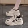 HX-Q01 Sapatos Brancos Femininos 2026 Verão Novo Estudante Estilo Coreano Sapatos Esportivos Casuais Estilo de Rua Plataforma Plataforma Espessa Aumento de Altura