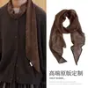 Colar Cachecol de Seda com Flor de Castanha em Tecido Maillard Moda Simples Retro Versátil Corrente para Suéter Joia de Nicho de Alta Qualidade