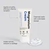 Gel para cuidado muscular e articular: uma fórmula suave que acalma e protege a pele ao redor das articulações, proporcionando alívio confortável para o uso diário e conveniente para carregar.