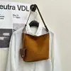 Bolso Retro Sencillo de Gamuza y Terciopelo para Mujer 2026 Nuevo Bolso Cruzado Casual Bolso Cubo de Hombro Único