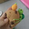 Muñeca de Monstruo de Tres Ojos Colgante de Lana Colgante Tejido a Mano Producto Terminado Muñeca de Ganchillo Hecha a Mano Colgante de Ganchillo Producto Terminado