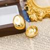 Aretes ovalados irregulares de viento frío europeo y americano, brillantes, de acero de titanio chapado en oro de 18k, aretes de viento de temperamento de nicho