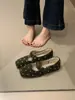 Zapatos Mary Jane de felpa con aumento de altura interior estilo francés 2026 Invierno retro lunares punta cuadrada boca poco profunda cálidos zapatos de una sola capa zapatos de algodón con pelo