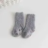Meias infantis inverno fleece de coral meias de chão infantis meias de bebê de cano médio quentes com sola espessa antiderrapante