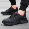 Nuevos zapatos de hombre de talla grande, zapatillas de cuero para hombre, zapatos casuales para estudiantes de cuatro estaciones, zapatos de viaje, zapatos negros para correr, zapatos de moda.