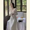 Elegante Vestido Largo de Color Sólido con Pliegues y Cuello Cuadrado, Mangas Largas Abullonadas, Estilo Francés para Mujer, Sencillo para Primavera y Otoño, Ajustado a la Cintura, Línea A