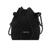 Bolsa de Hombro Cruzada Tipo Cubo de Nylon con Cordón, Estilo Fresco Otoño 2025, Gran Capacidad, Bloques de Color para Mujer