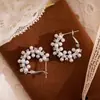 Aretes de aguja plateada con circonita y perlas redondas, exquisitos y elegantes, aretes versátiles con un toque de lujo ligero y sensación de alta gama, al por mayor