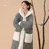 Pijama Quente com Capuz Xadrez para Mulheres, Espessado com Forro de Algodão, Conjunto de Roupão Longo Coral Fleece para Casa, Estoque Pronto de Fábrica (Vermelho)