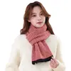 Mistura de lã estilo coreano com cachecol pequeno trançado, versátil para outono e inverno, ilumina o tom da pele, cachecol triangular vinho tinto para mulheres, moderno, quente, aquecedor de pescoço