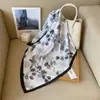 Bufanda de Rayas Blancas y Negras Clásica Nueva de Ins para Primavera y Otoño Bufanda de Seda Ligera Simple Bufanda Pequeña Venta al por Mayor