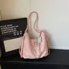 Nova Bolsa de Ombro Estilosa Coreana com Estrelas para Mulheres Primavera 2026, Bolsa Transversal com Corrente de Pérolas de Design Único, Bolsa Leve de Luxo para o Dia a Dia