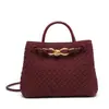 En stock Bolsos de Mano Tejidos Esmerilados de Gamuza Explosiones Bolso Tote Portátil Hebilla de Mariposa Metálica Bolso Cruzado para Mujer Venta al por Mayor de Fábrica