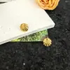 Pendientes de concha de moda transfronterizos, estilo europeo y americano, populares en Internet, de acero inoxidable bañado en oro de 18 quilates, pendientes personalizados de alta gama para mujer, venta al por mayor