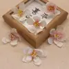 Flores Rosas Simuladas DIY Pasador de Pelo Paquete de Materiales Hechos a Mano Flor de Pasador Estilo Antiguo Hanfu Pasador de Pelo Decoración de Boda Venta al por Mayor