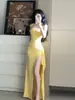 Vestido strapless de lujo ligero para mujer, entallado a la cintura, adelgazante, con abertura irregular, elegante, amarillo, de nicho, vestido largo de verano