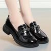 Mocasines Brillantes Estilo Británico con Pedrería a la Moda 2025 Otoño Nuevo Piel Suave Suela Suave Boca Baja Zapatos Planos Tacón Bajo de Piel