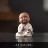Figura de monje de arcilla púrpura estilo Zen chino, personaje de cerámica, monje pequeño lindo estilo budista, decoración de mesa de té