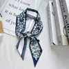 Lenço Longo Pequeno de Flores Vintage para Viagem Feminina Decoração Fita Ins Lenço Joker Tipo Seda Lenço Feminino Atacado