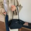 Bolsa tote balde minimalista fosca popular, novo modelo outono 2026, bolsa de ombro e sob o braço texturizada para trabalho e deslocamento