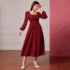 Vestido Feminino de Outono 2026 Novo Transfronteiriço Preto Solto Elegante Manga Longa Gola Quadrada Cor Sólida