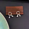 Brincos de Metal com Pérola em Gota de Água de Design Exclusivo, Simples, Luxuosos, Elegantes, Modernos e Versáteis Acessórios para Brincos