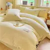 Conjunto de quatro peças de cor sólida fosca em veludo de leite para outono e inverno, espessado e quente, capa de edredom dupla face em veludo coral, lençol de baixo, conjunto de cama