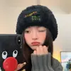 Gorro de Tricô com Circunferência de Cabeça Grande, Gorro de Veludo Leite de Inverno para Mulheres, Touca Espessada, Rosto Pequeno, Quente, Estilo Branco e Suave