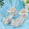 Novos Sapatos de Salto Alto Prateados da Moda Estilo Coreano para Crianças, Sapatos Pequenos de Couro para Meninas, Sapatos de Princesa, Sandálias de Verão e Primavera com Biqueira de Cristal