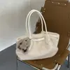 Bolsa de Pelúcia Estilosa para Mulheres 2026 Novo Design de Nicho de Inverno Bolsa Tote Fofa Bolsa de Ombro Único para o Dia a Dia