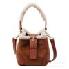 Bolso Cubo de Mano de Lana de Cordero, Bolso Pequeño Retro para Mujer, Nuevo Bolso Cruzado Versátil 2026, Bolso de Hombro Mate para el Trabajo