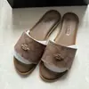 Novedad de verano moda sandalias planas de punta redonda de alta gama para mujer para uso en exteriores, sandalias slip-on ligeras y cómodas al por mayor