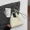 Bolsa de balde portátil popular transfronteiriça para mulheres, nova bolsa de ombro versátil de luxo leve para o verão de 2026, bolsa transversal moderna e simples