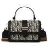 Bolsa Quadrada Pequena da Moda para Mulheres 2026 Nova Bolsa de Ombro Retro Europeia e Americana Design de Nicho Bolsa Transversal Personalizada Bolsa Casual