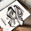 Bufanda pequeña con esquinas planas y pintura de tinta de estilo coreano para otoño e invierno, moderna y decorativa, cálida y pequeña, para el pelo, con cinturón y bolsa para atar.