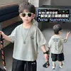 Bonito Chico Marca de Moda Top de Algodón Puro Camiseta de Manga Corta para Niños Nuevo Estilo 2026 Moda de Verano para Niños Holgada de Media Manga