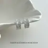 Brincos de argola únicos e bonitos com zircônia prateada, novo modelo popular de 2026, estilo de nicho de alta qualidade, brincos de tarraxa elegantes para mulheres