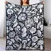 Manta multifuncional, dibujada a mano, en blanco y negro, para uso doméstico, adecuada para siestas, venta al por mayor, con dibujos lineales, diseños casuales, DIY y creativos