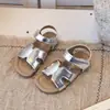 Sandálias Infantis 2026 Verão Novo Estilo Sapatos de Praia com Solado Macio para Crianças Sapatos de Bebê Sandálias Casuais de Verão para Meninas Sapatos de Princesa