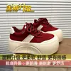 Tênis casuais femininos que aumentam a altura, sapatos plataforma fofos e descolados, novo estilo primavera e outono 2026, sapatos brancos de sola grossa para mulheres