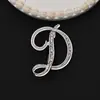 Broches de Strass Personalizados Estilo Novo Tendência Europeia e Americana de Comércio Exterior 2026 Broches com Letras do Alfabeto Inglês (Cor Dourada)
