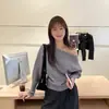 Suéter de tricô elegante e descontraído em estilo francês com design de um ombro só, perfeito para primavera, outono e inverno; um top moderno e sutilmente atraente para mulheres