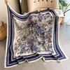 Lenço de Seda Artificial Novo Estilo de Verão para Mulheres 110cm Liso Quadrado Grande Lenço Versátil Estampado Decorativo Protetor Solar Xale Atacado
