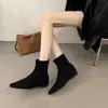 Botas de tornozelo da moda que aumentam a altura, novo estilo outono e inverno 2026, botas finas de couro macio, botas de tornozelo estilo coreano com bico fino para mulheres