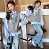Conjunto de Primavera y Otoño para Niñas 2025 Moda Estilo Coreano Suéter de Moda, Chaleco y Camisa Conjunto de Tres Piezas para Niños Mayores