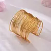 Pulsera Ancha de Diseño Amazon Fashion, Simple y Única, Banda para el Brazo Audaz y Versátil, Acero Inoxidable Chapado en Oro de 18 Quilates