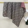 Pañuelo de Cuello Verde Menta Estilo Mambo Retro, Pañuelo Cuadrado con Ambiente de Principios de Primavera, Modelo Nuevo 2026, Accesorio de Bufanda de Alta Gama