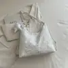 Bolso Tote de Gran Capacidad para Mujer con Bordado Fresco de Letras 2026 Personalidad Moda Sentido del Diseño Casual Debajo del Brazo Hombro Único Cruzado