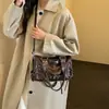 Bolsa Almofada de Motocicleta de Nicho Feminina Outono 2026 Nova Moda Simples Bolsa Transversal Grande Capacidade Bolsa de Ombro para o Dia a Dia